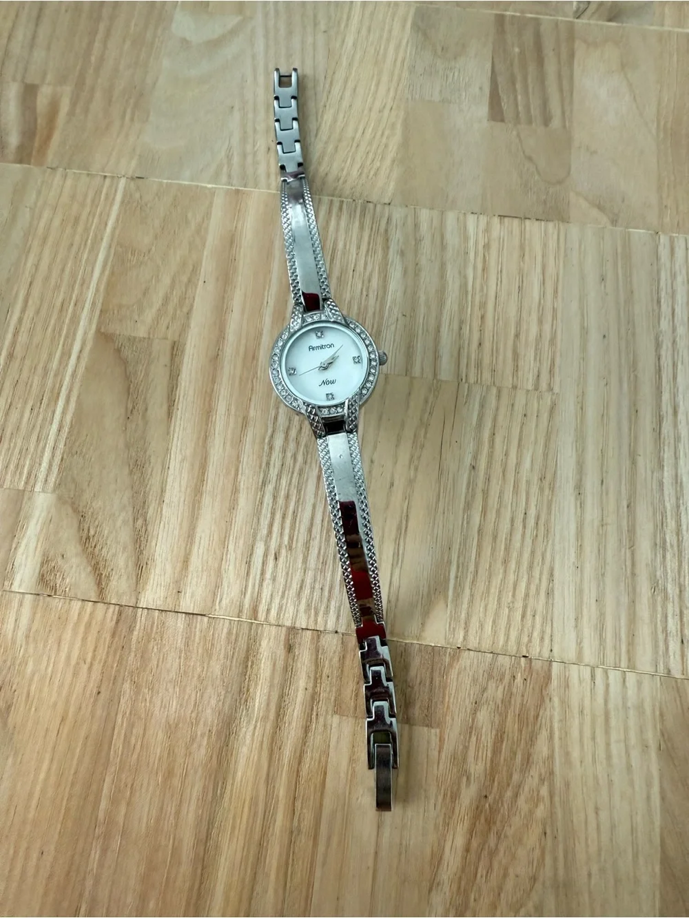Armitron Now ladies silver tone watch NEW BATTERY